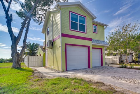 Indian Rocks Beach Getaway w/ Balcony + Bay View! Apartment in Indian Rocks Beach