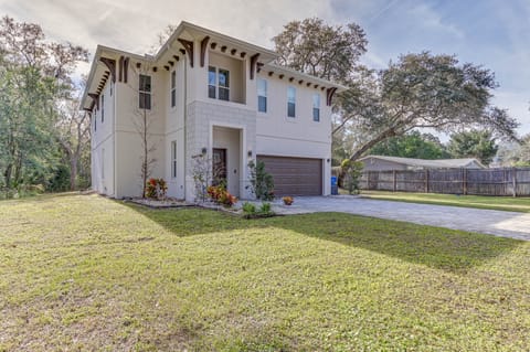 3 Mi to USF: Dog-Friendly Home w/ Large Yard House in Lutz