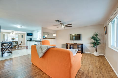 Stylish Port Richey Home ~ 8 Mi to Beach Park! House in Bayonet Point