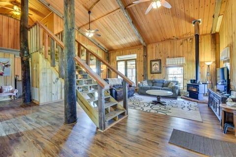 Pet-Friendly Opp Vacation Rental w/ Spacious Deck! House in Alabama