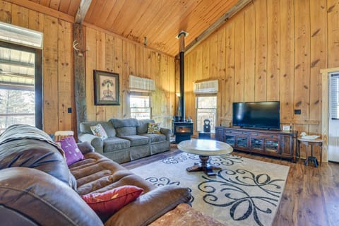 Pet-Friendly Opp Vacation Rental w/ Spacious Deck! House in Alabama