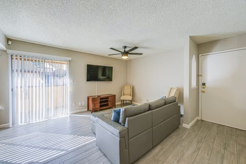 Cozy Fresno Condo w/ Balcony & Pool Access Apartment in Fresno