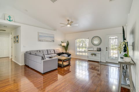 Heated Pool, 1 Mi to Golf! Cape Coral Canal Escape House in Cape Coral