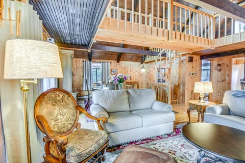 Charming Tamworth Cabin w/ Grill & Fireplace House in Madison