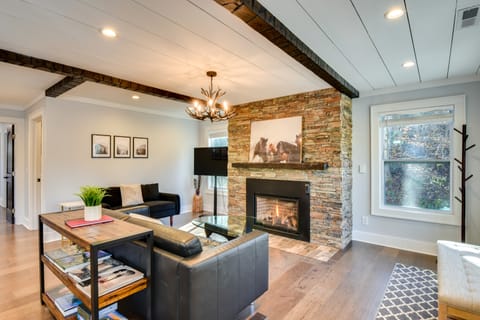 Luxe Highlands Haven w/ Fire Pit + Hot Tub! House in Tennessee