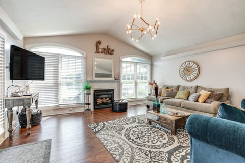 Paw Paw Fall Getaway: Wine Fest & Apples! House in Paw Paw