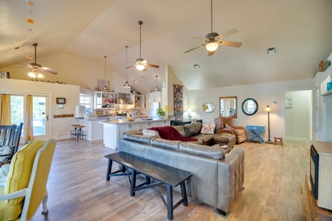 Dock, Views & Grill: Spacious Grand Lake Lodge House in Lake O The Cherokees