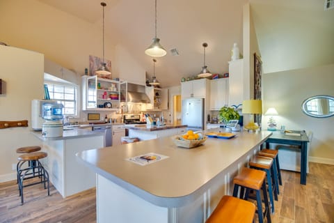 Dock, Views & Grill: Spacious Grand Lake Lodge House in Lake O The Cherokees