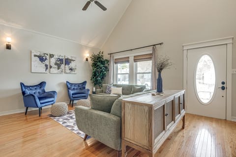 Brenham Rental w/ Deck & Yard < 1 Mi to Downtown! House in Brenham