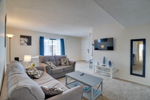 < 1/2 Mi to Trail Dust Town: Retreat w/ Peak Views Apartment in Tucson