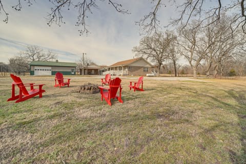 Game Room & Large Yard: Vinita Farmhouse! House in Ozark Mountains