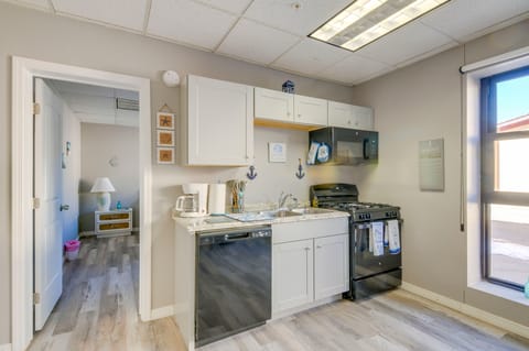 Updated Del Norte Apartment, Walk to Downtown! Apartment in Del Norte