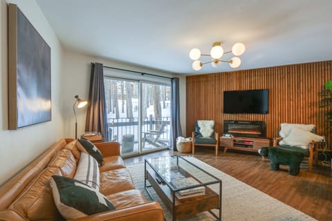 Walk to Peak 8 Base: Modern Breck Condo Apartment in Breckenridge