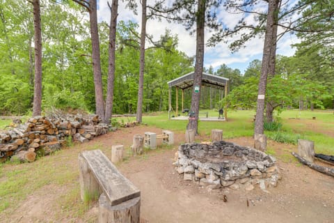 Higden Studio Cottage < 1 Mi to Greers Ferry Lake Apartment in Greers Ferry Lake