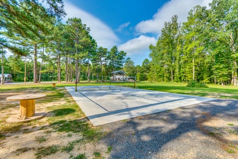 Higden Studio Cottage < 1 Mi to Greers Ferry Lake Apartment in Greers Ferry Lake