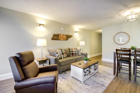 Gatlinburg Condo w/ Smoky Mtn Views: Walk to Dwtn! Apartment in Gatlinburg