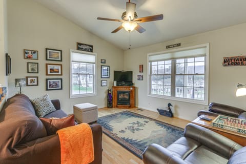 Charming Shenandoah Retreat w/ Deck! House in Shenandoah