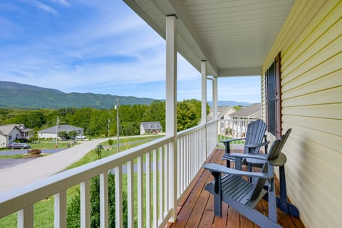 Charming Shenandoah Retreat w/ Deck! House in Shenandoah