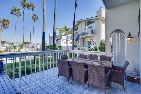 Huntington Beach Condo - Walk to the Ocean! Apartment in Surfside