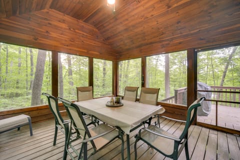 Cozy Wisconsin Cabin w/ Deck, Kayaks & Lake Views! House in Bass Lake