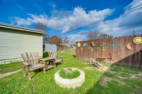 Cozy Canyon Lake Cottage Rental w/ Private Hot Tub Cottage in Canyon Lake