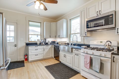 Lovely Elkhart Lake Apartment - Walk to Town! Apartment in Elkhart Lake