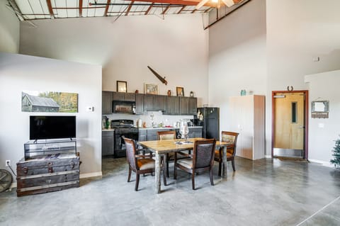 Downtown Del Norte Apartment: Ski, Hike & Shop! Apartment in Del Norte