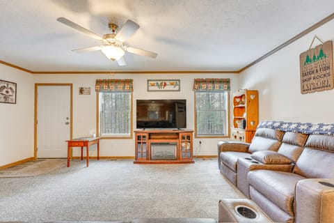 < 1 Mi to Beach: Peaceful Brant Lake Home! House in Capital District, NY, USA