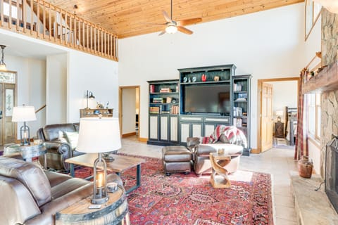 Hot Tub, Mtn Views & Games! Hayesville Home House in Tennessee