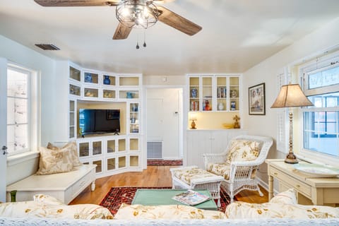 Vintage Mount Dora Cottage w/ Screened Porch! Cottage in Mount Dora