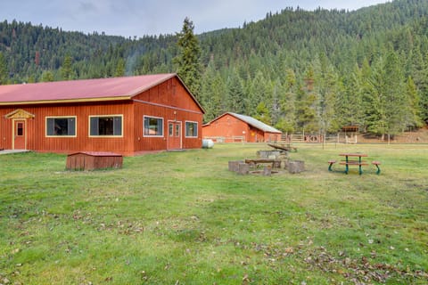 Black Diamond Guest Ranch Cabin w/ Lodge Access! Apartment in Idaho