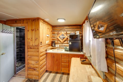 Serene DeBorgia Hideaway: Hiking & Fishing Nearby Apartment in Idaho