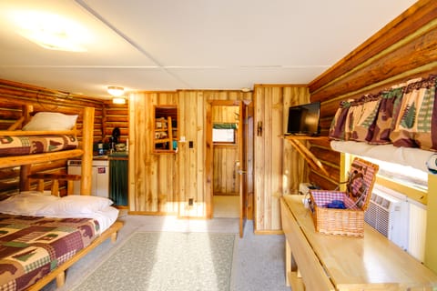 Black Diamond Guest Ranch Studio: Hike & Fish Apartment in Idaho