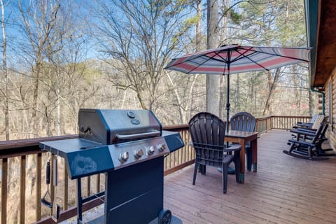 Pet-Friendly Cabin w/ Loft: 5 Mi to Lake Lure! House in Lake Lure