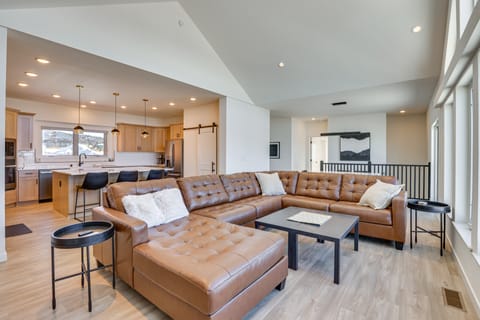 Ski Granby & Winter Park! Luxury Mtn-View Home House in Granby