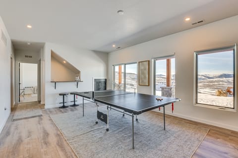 Ski Granby & Winter Park! Luxury Mtn-View Home House in Granby