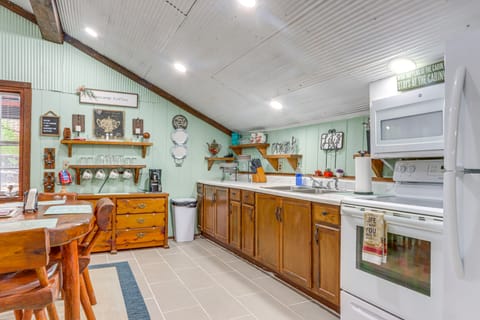 Bunkhouse-Style Studio in Elkins Near ATV Trails! Apartment in Arkansas