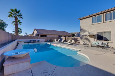 Private Pool & Game Room: Spacious Phoenix Retreat House in Laveen Village
