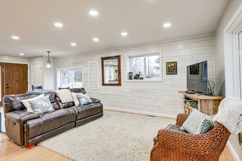 Quiet Shepherd Home: Near CMU Campus! House in Michigan