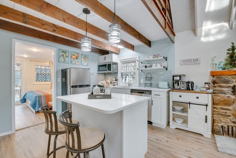 Arrowhead Lake Access: Cabin w/ Resort Amenities House in Coolbaugh Township