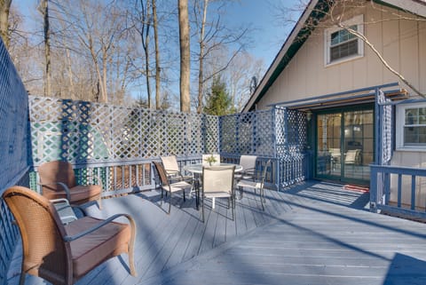 Arrowhead Lake Access: Cabin w/ Resort Amenities House in Coolbaugh Township