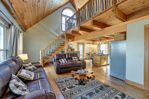 Bryson City Cabin: Deck & Mountain-View Hot Tub House in Tennessee