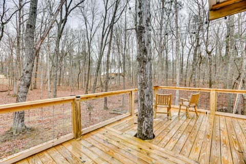 Peaceful Hiker's Hideaway w/ Deck on 1 Acre! House in Alabama