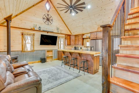 Peaceful Hiker's Hideaway w/ Deck on 1 Acre! House in Alabama