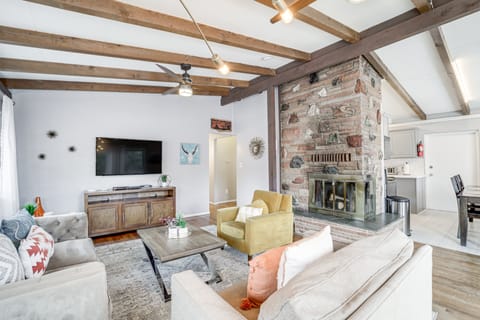 Pet-Friendly Sedona Home: Hot Tub, Walk to Trails! House in Sedona