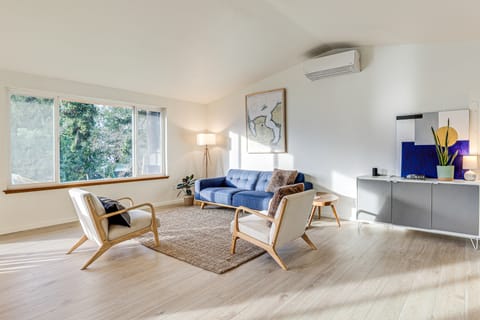 Port Townsend Escape w/ Deck, Bay & Mountain Views House in Puget Sound