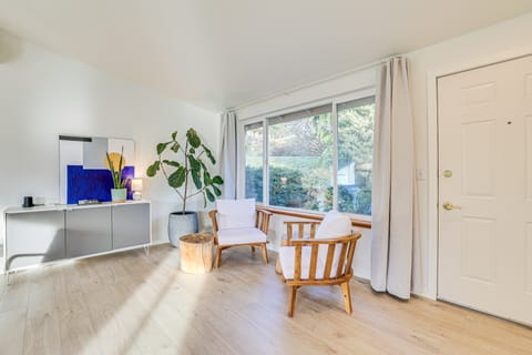 Port Townsend Escape w/ Deck, Bay & Mountain Views House in Puget Sound