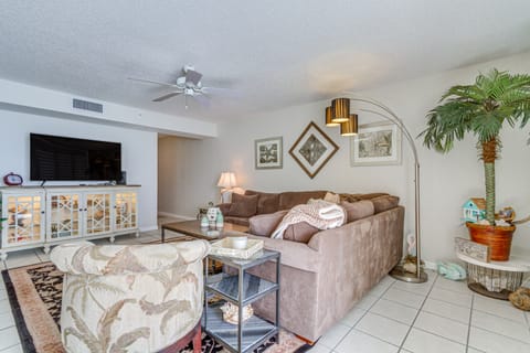 Oceanfront Fort Walton Beach Condo with Balcony! Apartment in Okaloosa Island