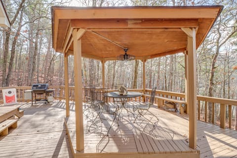 Lakefront Arkansas Home w/ Deck, Grill & Cornhole! House in Greers Ferry Lake