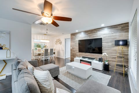 7 Mi to Disney World: Orlando Home w/ Private Pool House in Doctor Phillips